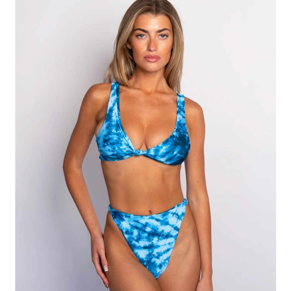 Skatie Heatwave Bikini Penny Top & Salty Bottoms in size Medium